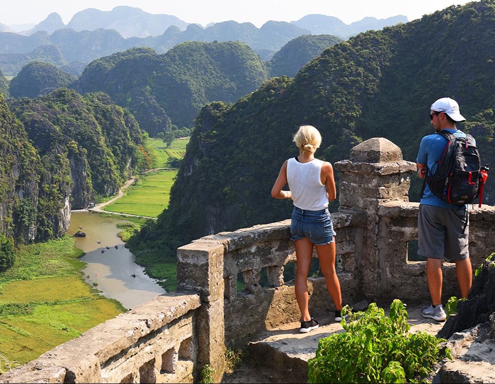 Touristen am Aussichtspunkt Hang Mua in Ninh Binh