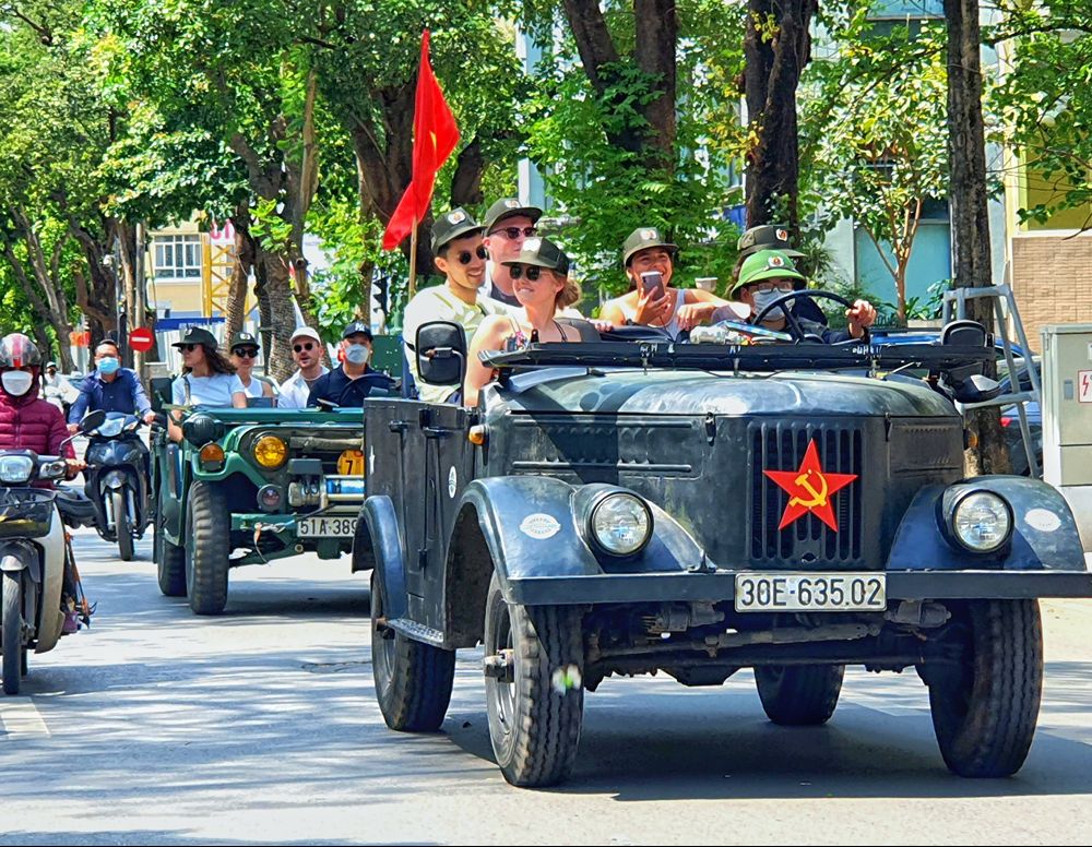 Hanoi mit dem Jeep erkunden