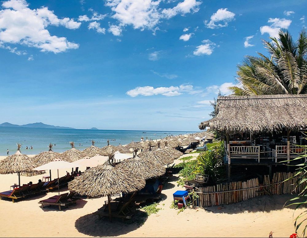 An-Bang-Strand mit feinem Sand und ruhigem Meer bei Hoi An