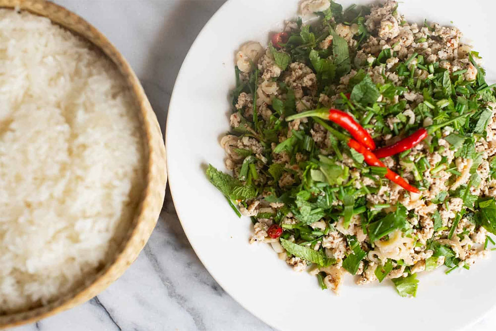 larb moo laos