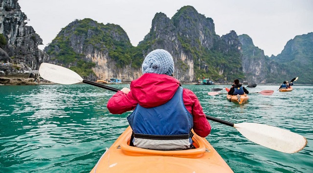 Kayak Fahren in der Halong Bucht, Vietnam Individualreisen